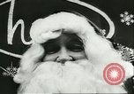 Standbild Santa Clause in fliegenden Untertasse Allentown Pennsylvania USA, 1956, aus Sekunde 16 historischem Filmmaterial Videoclip 65675064661