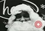 Standbild Santa Clause in fliegenden Untertasse Allentown Pennsylvania USA, 1956, aus Sekunde 17 historischem Filmmaterial Videoclip 65675064661