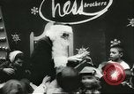 Standbild Santa Clause in fliegenden Untertasse Allentown Pennsylvania USA, 1956, aus Sekunde 19 historischem Filmmaterial Videoclip 65675064661