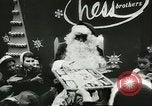 Standbild Santa Clause in fliegenden Untertasse Allentown Pennsylvania USA, 1956, aus Sekunde 22 historischem Filmmaterial Videoclip 65675064661