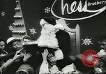 Standbild Santa Clause in fliegenden Untertasse Allentown Pennsylvania USA, 1956, aus Sekunde 23 historischem Filmmaterial Videoclip 65675064661