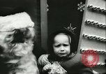 Standbild Santa Clause in fliegenden Untertasse Allentown Pennsylvania USA, 1956, aus Sekunde 27 historischem Filmmaterial Videoclip 65675064661