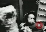 Standbild Santa Clause in fliegenden Untertasse Allentown Pennsylvania USA, 1956, aus Sekunde 29 historischem Filmmaterial Videoclip 65675064661