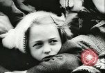 Standbild Santa Clause in fliegenden Untertasse Allentown Pennsylvania USA, 1956, aus Sekunde 32 historischem Filmmaterial Videoclip 65675064661