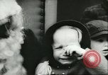 Standbild Santa Clause in fliegenden Untertasse Allentown Pennsylvania USA, 1956, aus Sekunde 33 historischem Filmmaterial Videoclip 65675064661