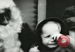 Standbild Santa Clause in fliegenden Untertasse Allentown Pennsylvania USA, 1956, aus Sekunde 34 historischem Filmmaterial Videoclip 65675064661