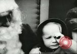 Standbild Santa Clause in fliegenden Untertasse Allentown Pennsylvania USA, 1956, aus Sekunde 36 historischem Filmmaterial Videoclip 65675064661