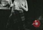 Standbild 1950Winter Mode in Amerika Bear Mountain New York USA, 1956, aus Sekunde 23 historischem Filmmaterial Videoclip 65675064662
