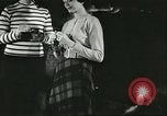 Standbild 1950Winter Mode in Amerika Bear Mountain New York USA, 1956, aus Sekunde 24 historischem Filmmaterial Videoclip 65675064662