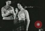 Standbild 1950Winter Mode in Amerika Bear Mountain New York USA, 1956, aus Sekunde 25 historischem Filmmaterial Videoclip 65675064662