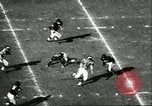 Standbild Fußballspiel California United States USA, 1956, aus Sekunde 22 historischem Filmmaterial Videoclip 65675064663
