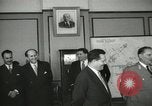 Immagine di Dignitario Mosca Unione Sovietica, 1956, secondo 46 filmato di repertorio 65675064669