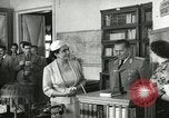 Immagine di Dignitario Mosca Unione Sovietica, 1956, secondo 49 filmato di repertorio 65675064670