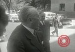 Image Adenauer répond à Dulles United States USA, 1956, de la seconde 20 séquences d'archives historiques vidéo 65675064671