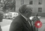 Image Adenauer répond à Dulles United States USA, 1956, de la seconde 21 séquences d'archives historiques vidéo 65675064671