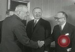 Image Adenauer répond à Dulles United States USA, 1956, de la seconde 32 séquences d'archives historiques vidéo 65675064671