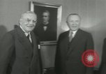 Image Adenauer répond à Dulles United States USA, 1956, de la seconde 33 séquences d'archives historiques vidéo 65675064671