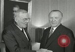 Image Adenauer répond à Dulles United States USA, 1956, de la seconde 42 séquences d'archives historiques vidéo 65675064671