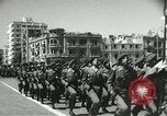 Standbild ägyptischen Streitkräfte paradieren in Platz der Republik Kairo Ägypten, 1956, aus Sekunde 20 historischem Filmmaterial Videoclip 65675064673