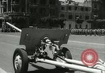 Standbild ägyptischen Streitkräfte paradieren in Platz der Republik Kairo Ägypten, 1956, aus Sekunde 37 historischem Filmmaterial Videoclip 65675064673