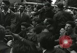 Standbild Ausschreitungen Frankreich, 1950, aus Sekunde 6 historischem Filmmaterial Videoclip 65675064674