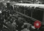 Standbild Ausschreitungen Frankreich, 1950, aus Sekunde 8 historischem Filmmaterial Videoclip 65675064674
