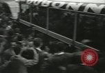 Standbild Ausschreitungen Frankreich, 1950, aus Sekunde 10 historischem Filmmaterial Videoclip 65675064674