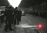 Standbild Ausschreitungen Frankreich, 1950, aus Sekunde 12 historischem Filmmaterial Videoclip 65675064674