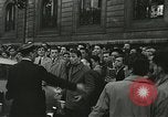 Standbild Ausschreitungen Frankreich, 1950, aus Sekunde 15 historischem Filmmaterial Videoclip 65675064674