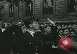 Standbild Ausschreitungen Frankreich, 1950, aus Sekunde 17 historischem Filmmaterial Videoclip 65675064674