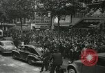 Standbild Ausschreitungen Frankreich, 1950, aus Sekunde 22 historischem Filmmaterial Videoclip 65675064674