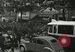 Standbild Ausschreitungen Frankreich, 1950, aus Sekunde 25 historischem Filmmaterial Videoclip 65675064674