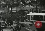Standbild Ausschreitungen Frankreich, 1950, aus Sekunde 26 historischem Filmmaterial Videoclip 65675064674