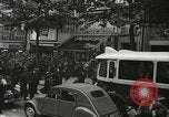 Standbild Ausschreitungen Frankreich, 1950, aus Sekunde 28 historischem Filmmaterial Videoclip 65675064674