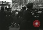 Standbild Ausschreitungen Frankreich, 1950, aus Sekunde 35 historischem Filmmaterial Videoclip 65675064674