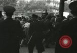 Standbild Ausschreitungen Frankreich, 1950, aus Sekunde 36 historischem Filmmaterial Videoclip 65675064674