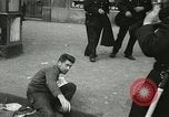 Standbild Ausschreitungen Frankreich, 1950, aus Sekunde 39 historischem Filmmaterial Videoclip 65675064674
