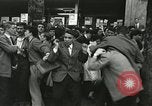 Standbild Ausschreitungen Frankreich, 1950, aus Sekunde 49 historischem Filmmaterial Videoclip 65675064674