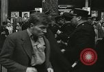 Standbild Ausschreitungen Frankreich, 1950, aus Sekunde 52 historischem Filmmaterial Videoclip 65675064674