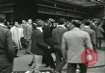Standbild Ausschreitungen Frankreich, 1950, aus Sekunde 54 historischem Filmmaterial Videoclip 65675064674