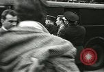 Standbild Ausschreitungen Frankreich, 1950, aus Sekunde 60 historischem Filmmaterial Videoclip 65675064674