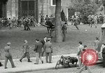 Standbild Ausschreitungen Rom Italien, 1955, aus Sekunde 10 historischem Filmmaterial Videoclip 65675064680