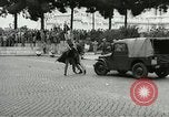 Standbild Ausschreitungen Rom Italien, 1955, aus Sekunde 11 historischem Filmmaterial Videoclip 65675064680