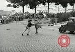 Standbild Ausschreitungen Rom Italien, 1955, aus Sekunde 12 historischem Filmmaterial Videoclip 65675064680