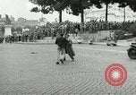 Standbild Ausschreitungen Rom Italien, 1955, aus Sekunde 13 historischem Filmmaterial Videoclip 65675064680