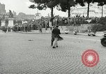 Standbild Ausschreitungen Rom Italien, 1955, aus Sekunde 14 historischem Filmmaterial Videoclip 65675064680