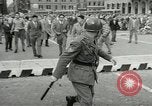 Standbild Ausschreitungen Rom Italien, 1955, aus Sekunde 22 historischem Filmmaterial Videoclip 65675064680