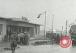 Standbild Demonstrationen auf der Straße Hegyeshalom Ungarn, 1956, aus Sekunde 1 historischem Filmmaterial Videoclip 65675064683