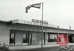 Standbild Demonstrationen auf der Straße Hegyeshalom Ungarn, 1956, aus Sekunde 7 historischem Filmmaterial Videoclip 65675064683