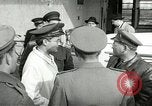 Standbild Demonstrationen auf der Straße Hegyeshalom Ungarn, 1956, aus Sekunde 26 historischem Filmmaterial Videoclip 65675064683